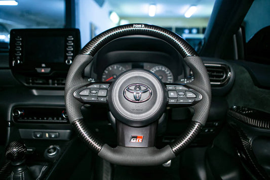 TOM's Racing Carbon Fiber Stuur (45100-TPA16) Toyota Yaris GR 1.6T G16E-GTS