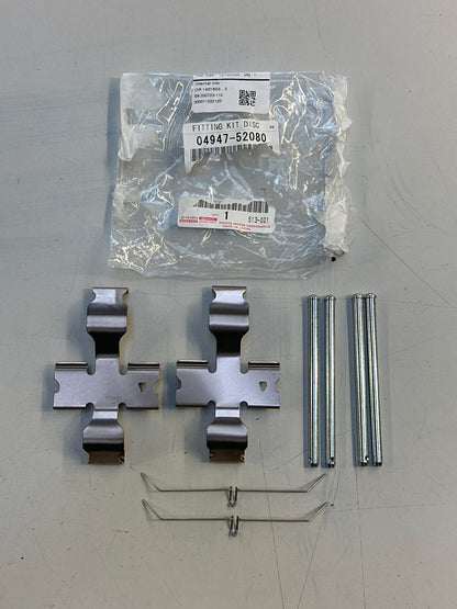 04947-52080 Originalni komplet za pritrditev zavorne čeljusti Toyota GR Yaris 1.6T GXPA16